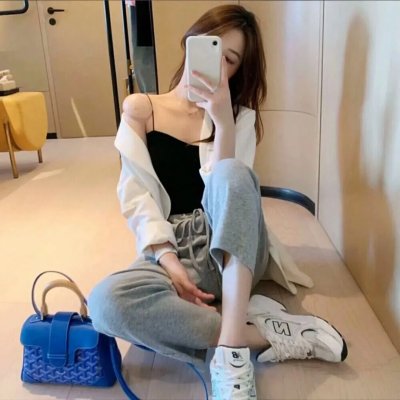想踢沉迷男的女人